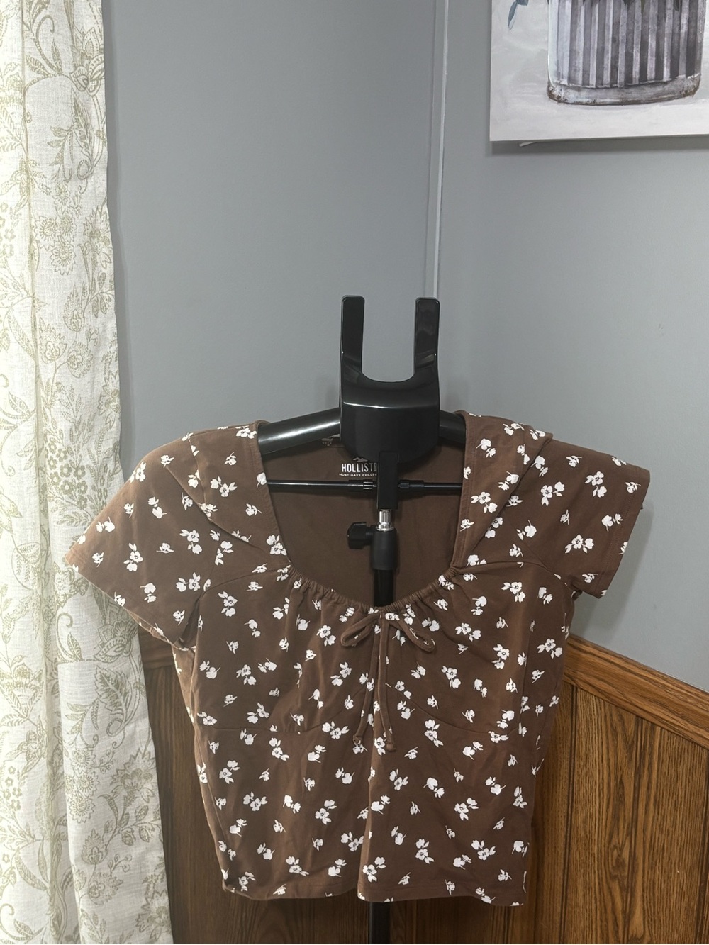 Hollister Brown Floral Tie-Front Crop Top
